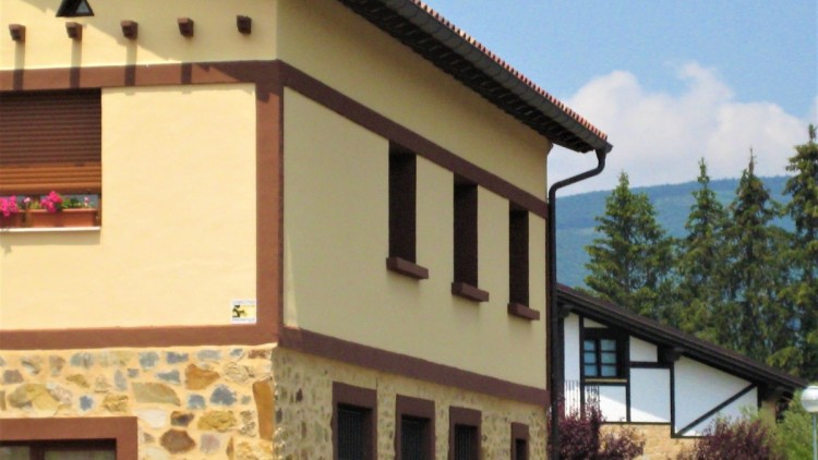 EAJ-PNVk Zuiako alkateak etxebizitzari buruzko mozio bat eztabaidatzeko jarritako beto politikoa salatu du