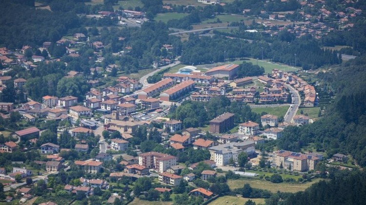 Zuiako EAJ-K, etxebizitza falta dela eta: “Alkatea ezin da eskuak garbitzen egon gobernuan 15 urte daramatzala”