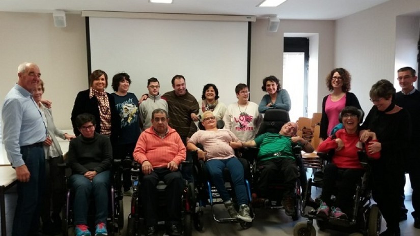 Diputación Foral y Ayuntamiento de Vitoria-Gasteiz trabajan por la inclusión de personas con discapacidad mediante actividades de lectura fácil