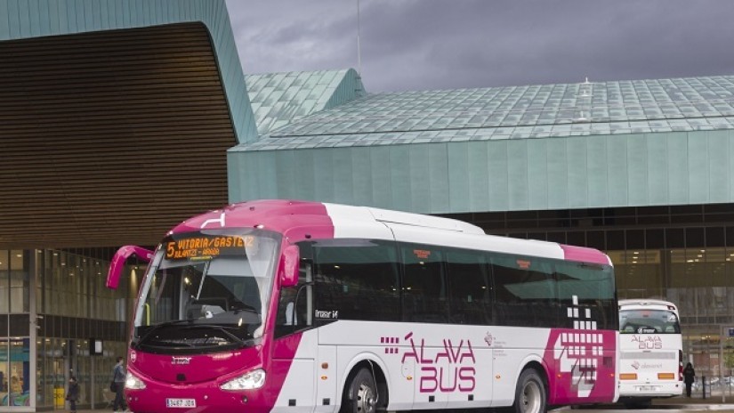 Aldundiak Aiaraldeko eta Gorbeialdeko eskualdeen eta Gasteizen arteko autobus loturak hobetuko ditu