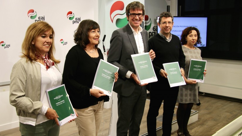 Gorka Urtaranek  275 neurri proposatzen ditu Vitoria-Gasteiz superhiri europar bat bilakatzeko