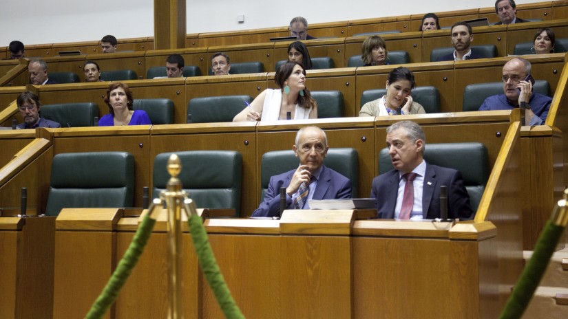 Legebiltzarrak lau lege onartu ditu eta Diru-Sarrerak Bermatzeko Errentaren aldaketa tramitatu du ikasturteko azken bilkuran