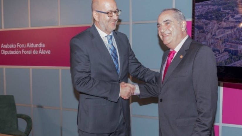 Eusko Jaurlaritzak eta Arabako Foru Aldundiak Arabako Errioxako eta Arabako erdialdeko lurralde plan partzialak berraztertuko dituzte elkarlanean