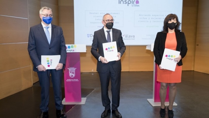 Arabako Foru Aldundiak, Deustuko Unibertsitateak eta Euskadiko Parke Teknologikoen sareak berritu egin dute Zientzia eta Teknologiako emakumeen bokazioak sustatzearekin duten konpromisoa