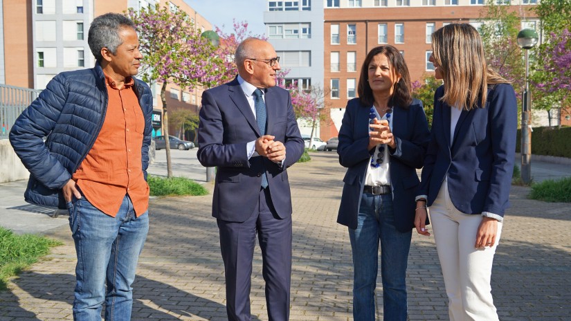 Ramiro Gonzalezek eta Beatriz Artolazabalek “zainketa pertsonalizatuen eta kalitatezkoen eredu bat” indartuko dute, eta egoitza-plaza gehiago eta azpiegitura berriak iragarri dituzte