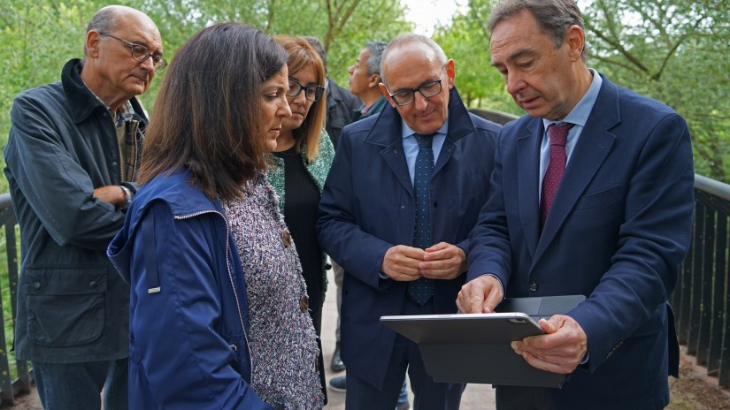 Beatriz Artolazabalek eta Ramiro Gonzalezek “gure herriak eta enpresak uholde-arriskuetatik babesteko” konpromisoa hartu dute