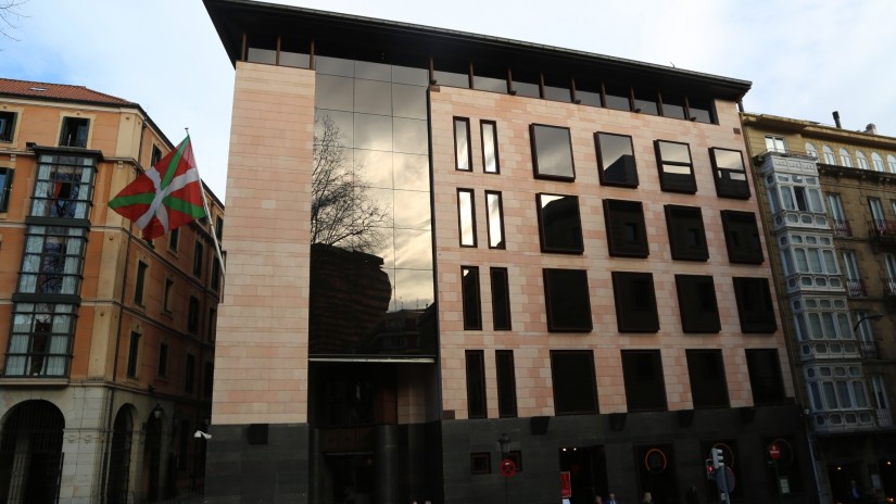 EAJ-PNVren eta PSE-EEren arteko akordioa, 2024an euskal administrazioek garraio publikoaren hobariari eutsi diezaioten