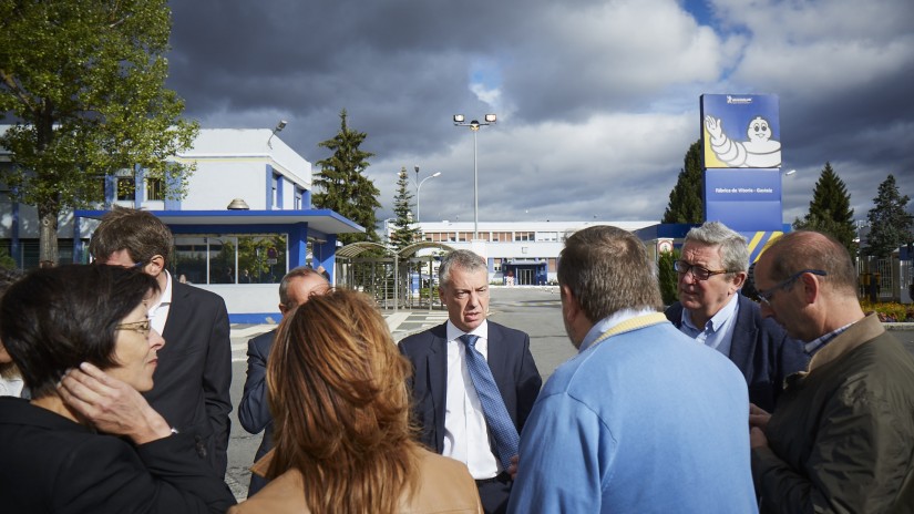 Urkulluk euskal gazteei hitz egin die eta 1.000 milioi euroko Enplegu Plana abian jarriko duela hitzeman du