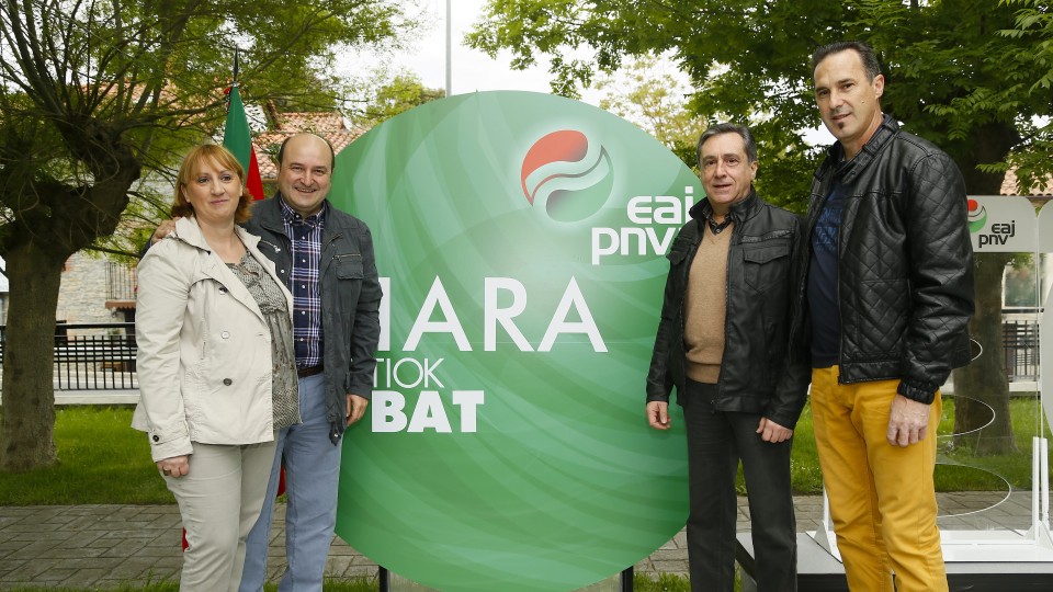 Andoni Ortuzar y Xabier Agirre en la reapertura del Batzoki de Respaldiza