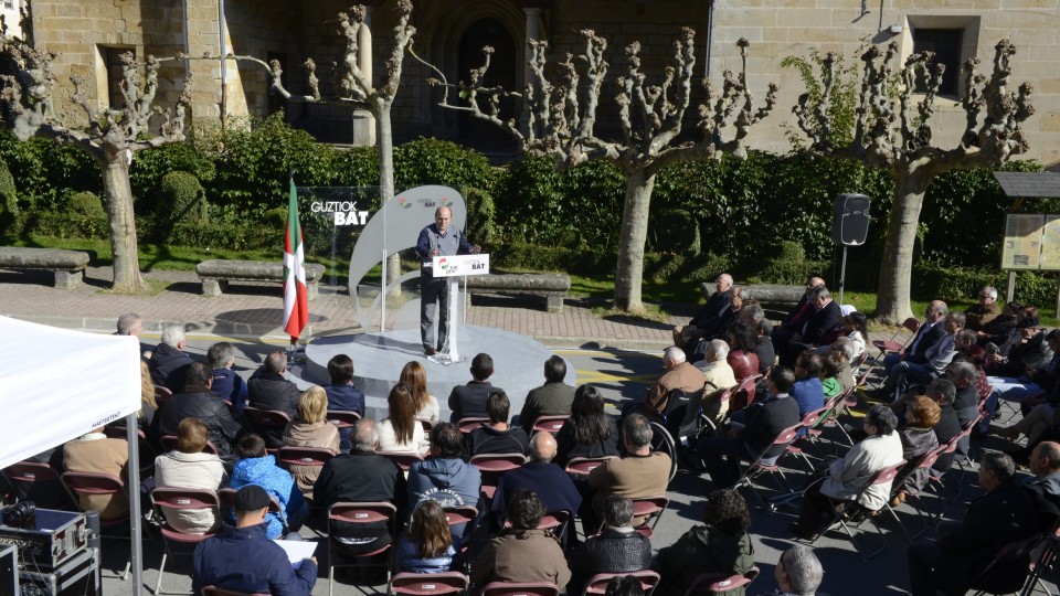 Andoni Ortuzar Asparrenan