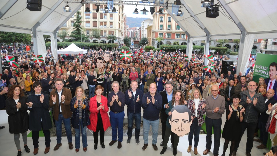 Mitin Barakaldo. Andoni Ortuzar, Iñigo Urkullu, Aitor Esteban, Josune Gorospe, Amaia Del Campo 