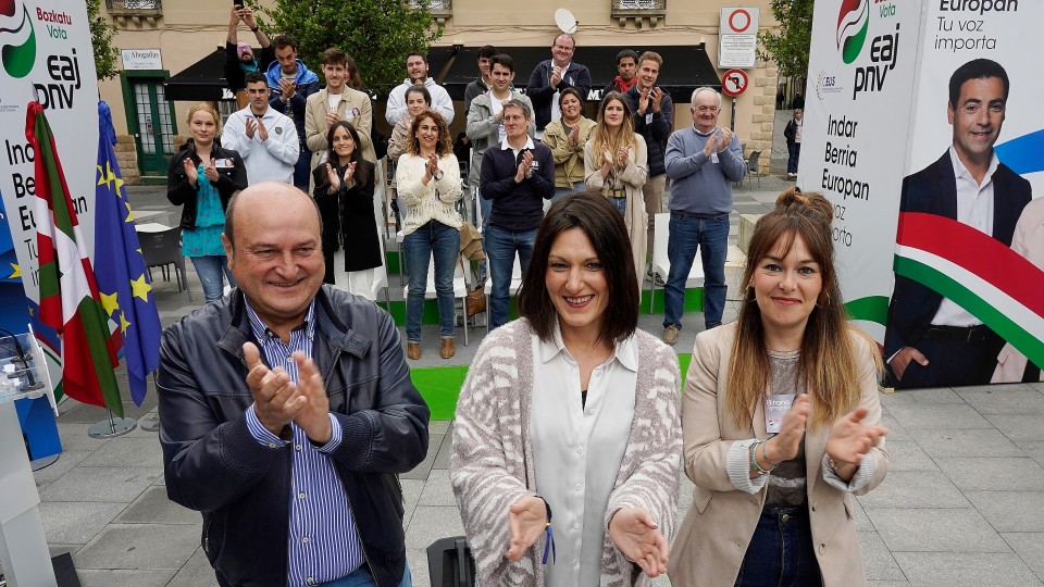 E-9  Mitina Agurainen - Oihane Agirregoitia, Rakel Molina, Andoni Ortuzar