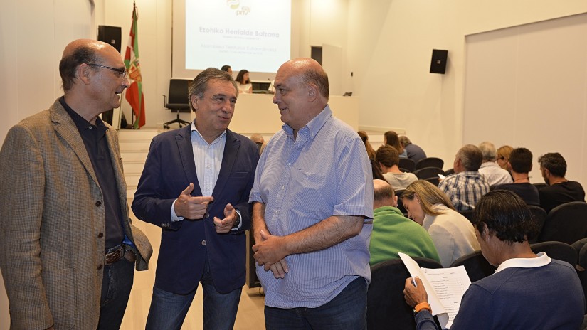 La Asamblea Territorial de Araba nombra a los y las integrantes de las candidaturas con que EAJ-PNV concurrirá a las próximas elecciones generales La Asamblea Territorial de Araba nombra a los y las integrantes de las candidaturas con que EAJ-PNV concurrirá a las próximas elecciones generales