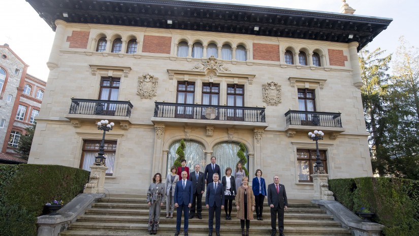 Las mujeres superan a los hombres en el Gobierno Vasco por primera vez en la historia Las mujeres superan a los hombres en el Gobierno Vasco por primera vez en la historia