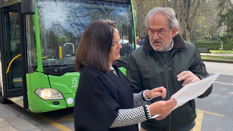 Beatriz Artolazabal propone una nueva línea 100% eléctrica de Tuvisa para conectar Arriaga y Zabalgana
